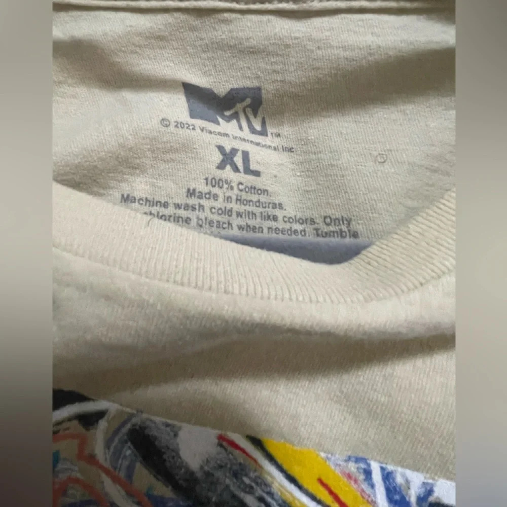🆕listing…MTV Graphic Tee - Picture 3 of 3